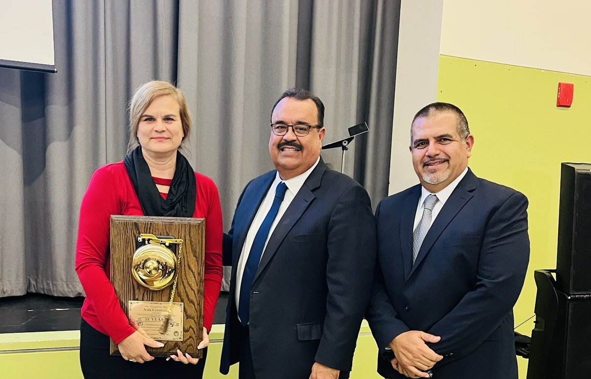 LASchoolsEast's tweet photo. During our monthly principal meeting, we honored two incredible principals who are retiring! A heartfelt thank you to Principal Gabriel Duran from Maywood Center for Enriched Studies &amp; Principal Aida Coronado from Walnut Park ES for their dedication &amp; leadership over the years. https://t.co/PaMGmzd3yE