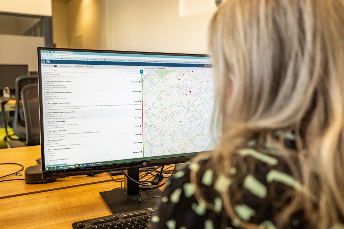 Doe je een buurtmelding via Fixi.nl? Over bijvoorbeeld een loshangede tak of gevaarlijke stoeptegel? Zo komt ‘ie bij ons binnen! 📸 

We krijgen bijna 10.000 meldingen per jaar. Op een grote kaart zien we wie wat waar heeft gemeld. Anoniem melden kan ook.