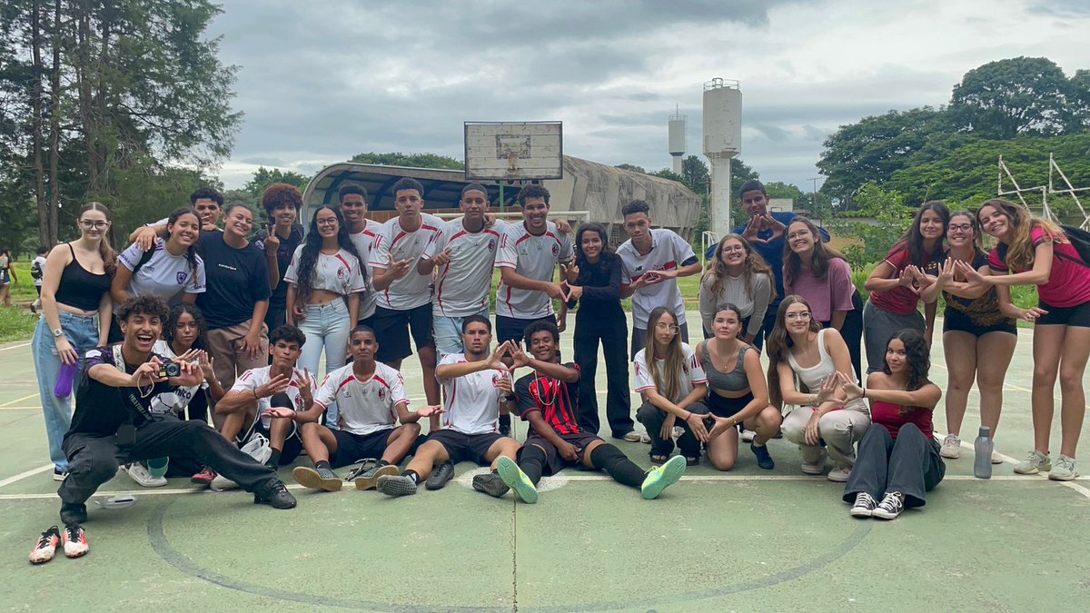 OsMlkLisoEtecap's tweet photo. O bem venceu...
4x2 contra os finados valentos
Tamo na final caraioooo🔥🔥 https://t.co/vCA8ybBTFx