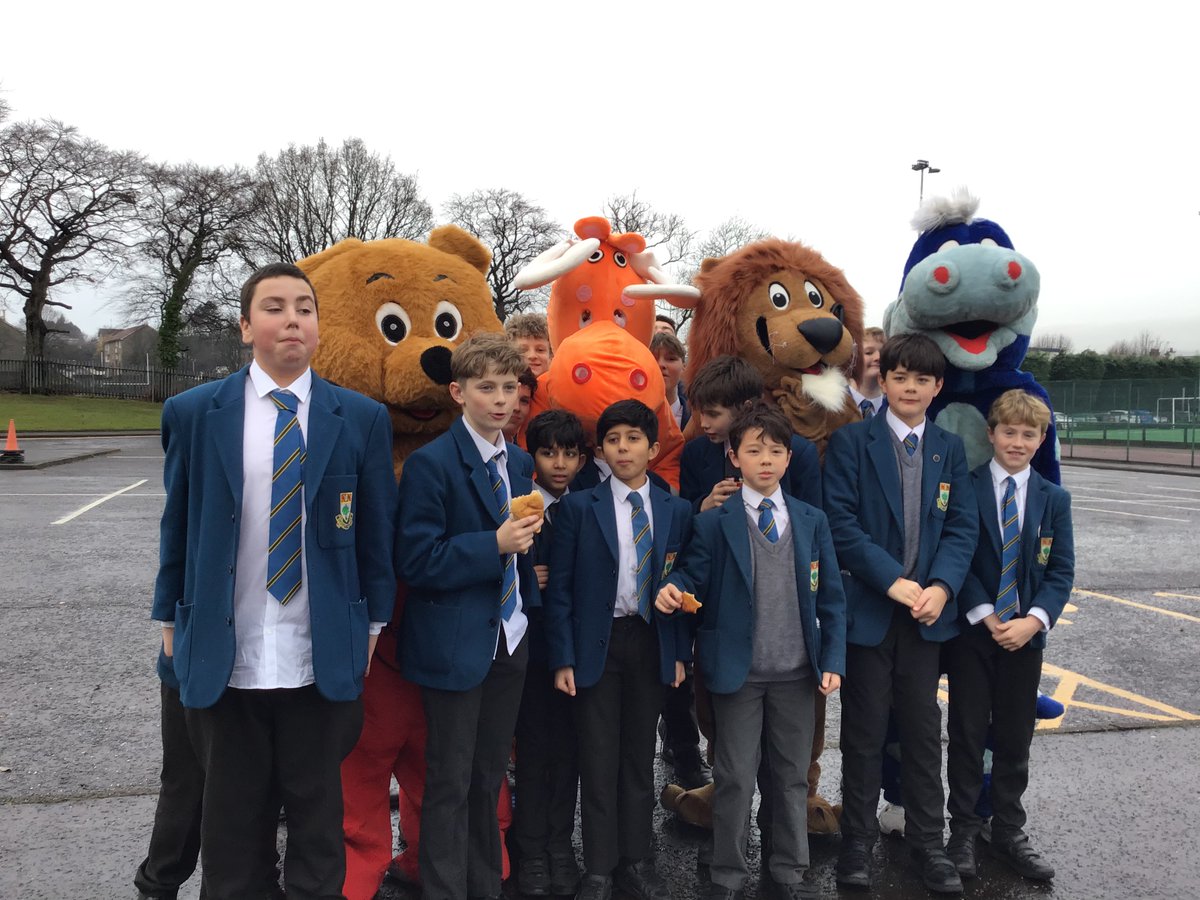notjustahouse's tweet photo. Day 3 @HSofG @glasgowspiritof Mascot race and christmas carnival! Everyone is in the festive spirit!!! https://t.co/guhWgCKrhY