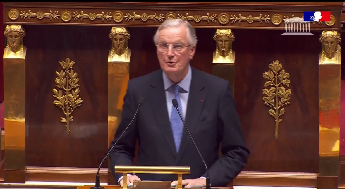 Charrier_B's tweet photo. Comment peut-on se plaire dans cette agitation infernale et fragilisante. Ajouter du mal au mal. Qui oserait ? Les extrêmes l’ont fait, conjointement ! Comportement égoïste et irresponsable. L’instabilité politique de la France revêt des incidences fortes. https://t.co/ytsmiKuM4I