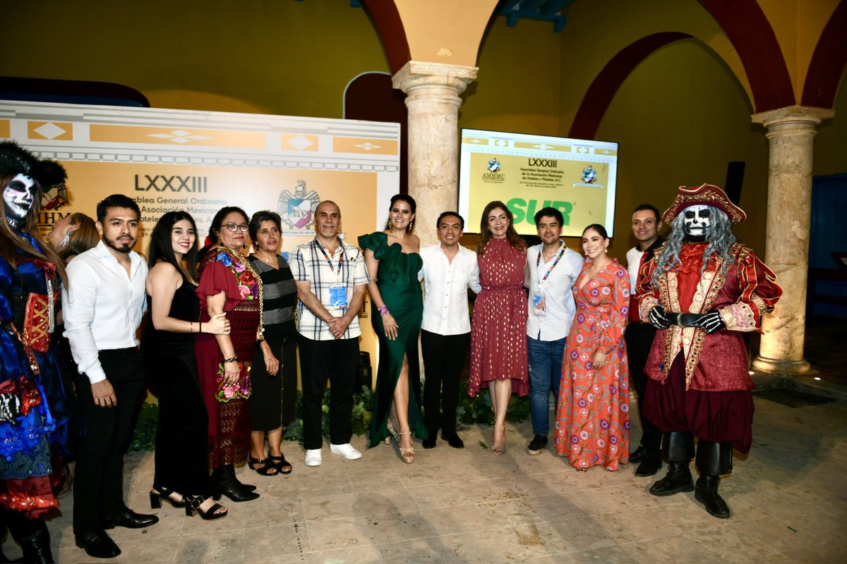 DÍA 3
Sábado 30/11/24
La AMHMC presidida por el Lic. Héctor Eduardo Cámara Mijangos ofreció un preciso, diverso y confortable itinerario con servicios y productos turísticos, provocando el asombro y la satisfacción en el corazón en Asambleístas, Acompañantes y Proveedores.