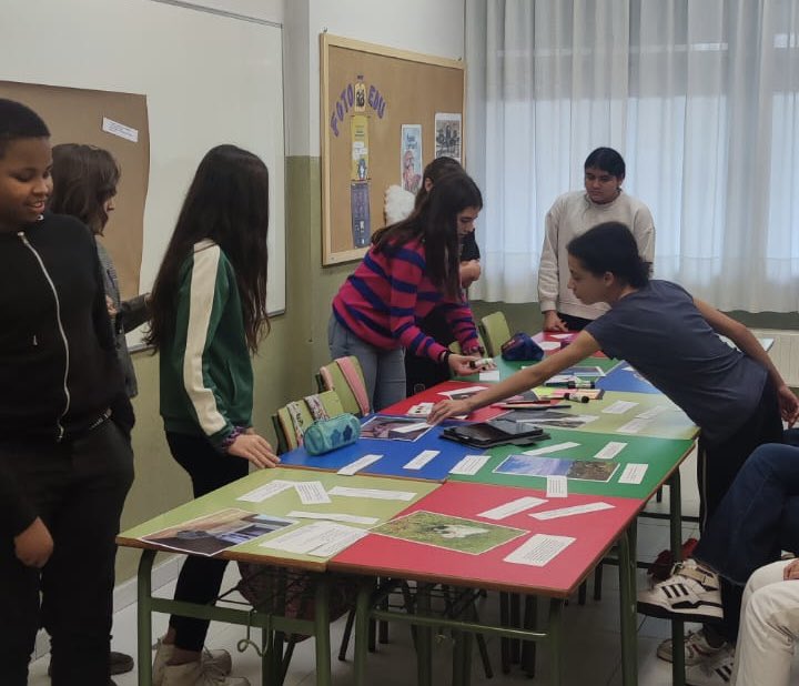 IESRosarioAcuna's tweet image. El alumnado de Taller de Competencias Básicas de 1ºESO hoy, en la sesión de conclusiones del trimestre del proyecto #Foto_edu “La foto-elicitacion como estrategia educativa inclusiva para afrontar el absentismo escolar” @calvosorayauni @fotoeduproyecto @laurafdezrgo @uniovi_info