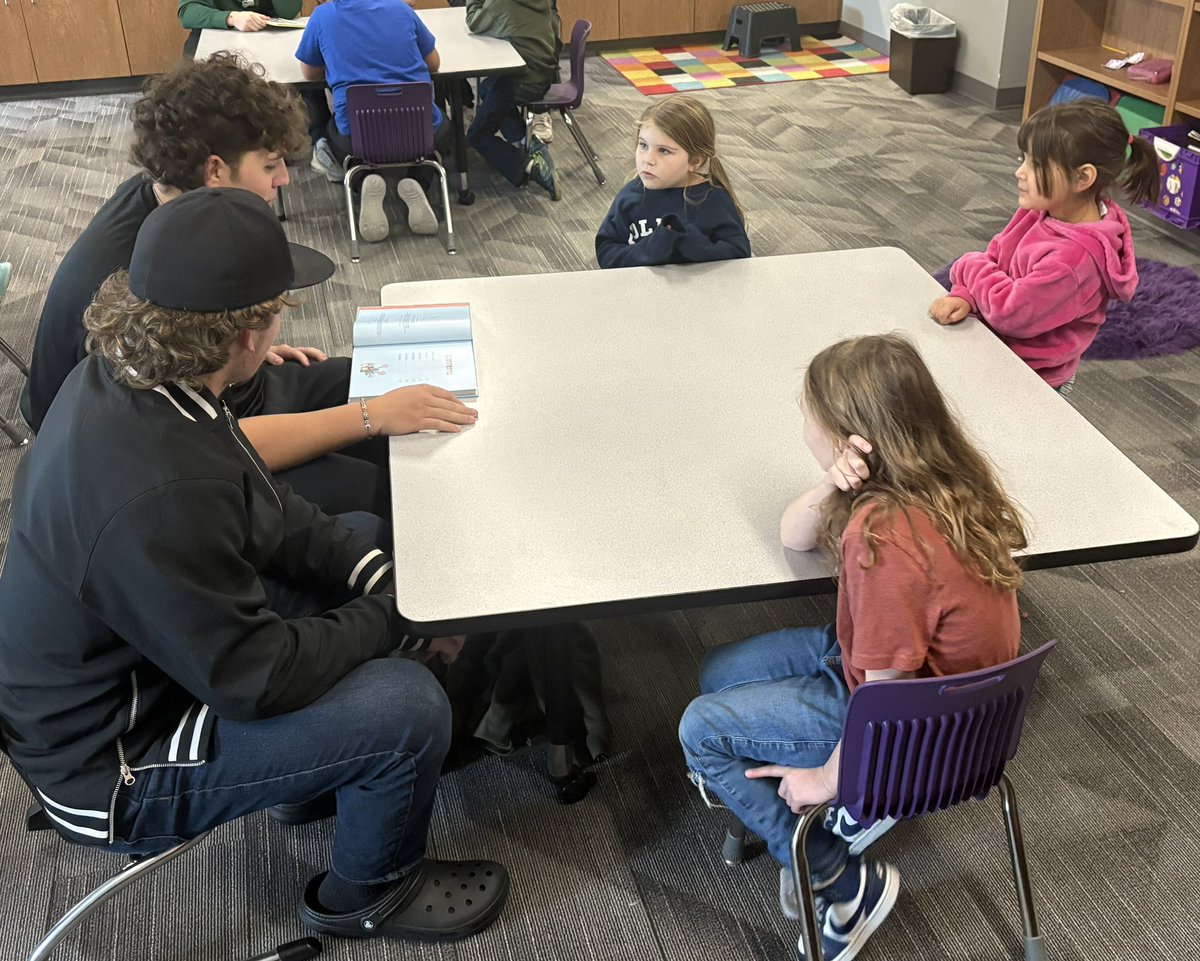 Fun time today spent over at the Elementary school at Mrs. Allard’s classroom. Got to read book and do a Christmas activity!