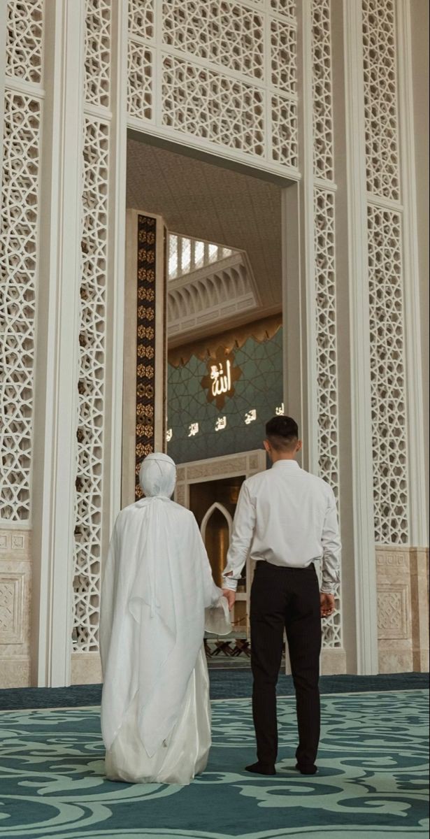 skwnc's tweet photo. وَقَد يَجمَعِ اللَهُ الشَتيتَينِ بَعدَ ما 
 يَظُنّانِ كُلَّ الظَنِّ أَلّا تلاَقِيا https://t.co/MloJJdDosA