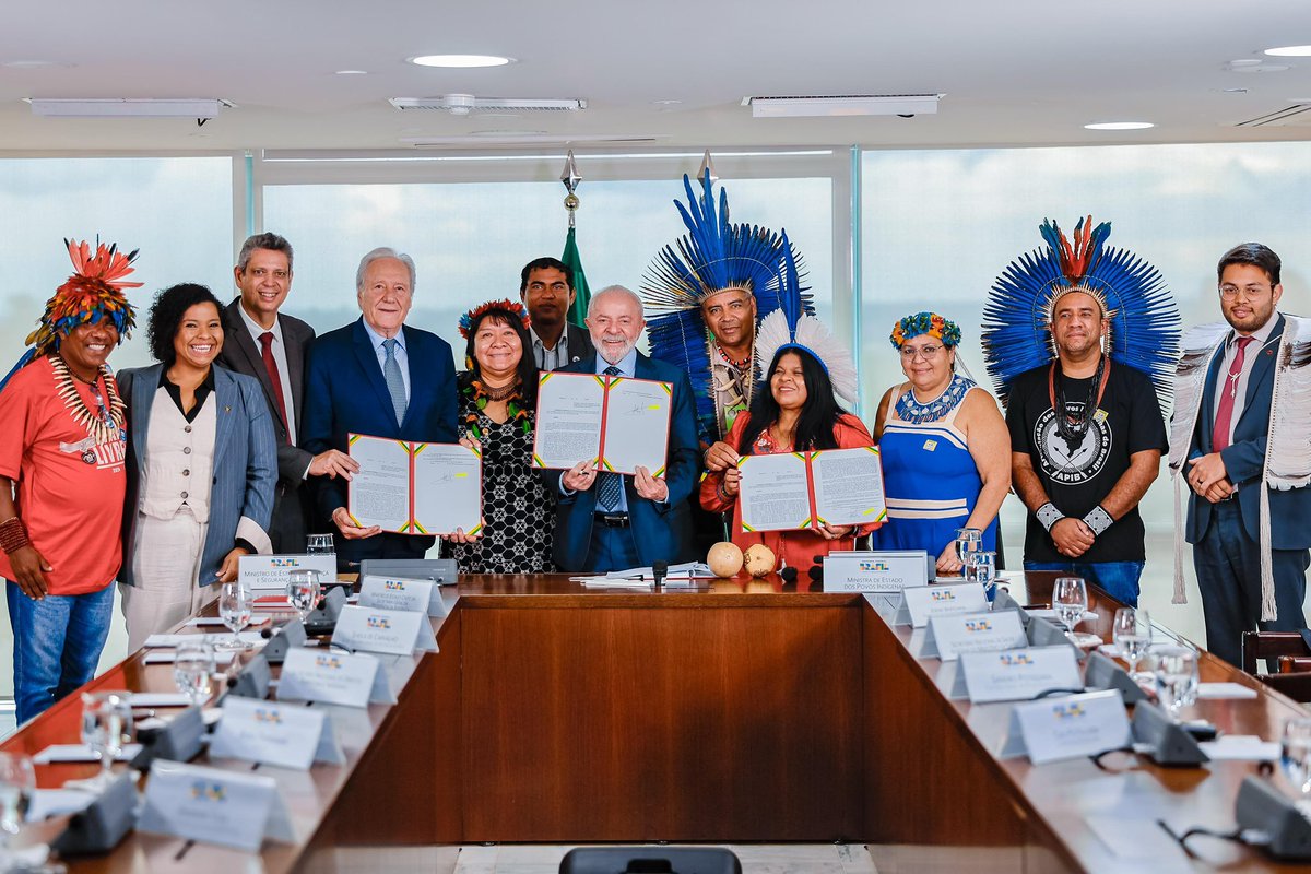 LulaOficial's tweet image. São mais três Terras Indígenas homologadas pelo nosso governo: Morro dos Cavalos e Toldo Imbu, em Santa Catarina, e Terra Indígena Potiguara de Monte-Mor, na Paraíba. Agora já são 13 Terras Indígenas demarcadas, cumprindo um dever histórico e constitucional.

📸 @ricardostuckert