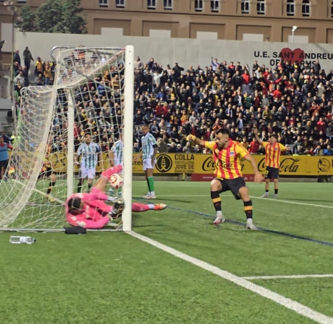 El Sant Andreu ha competit de tu a tu davant el Betis, tot i diverses accions polèmiques, en què l’àrbitre sempre ha beneficiat el Betis.

Com hauria quedat el partit amb la presència del Var?