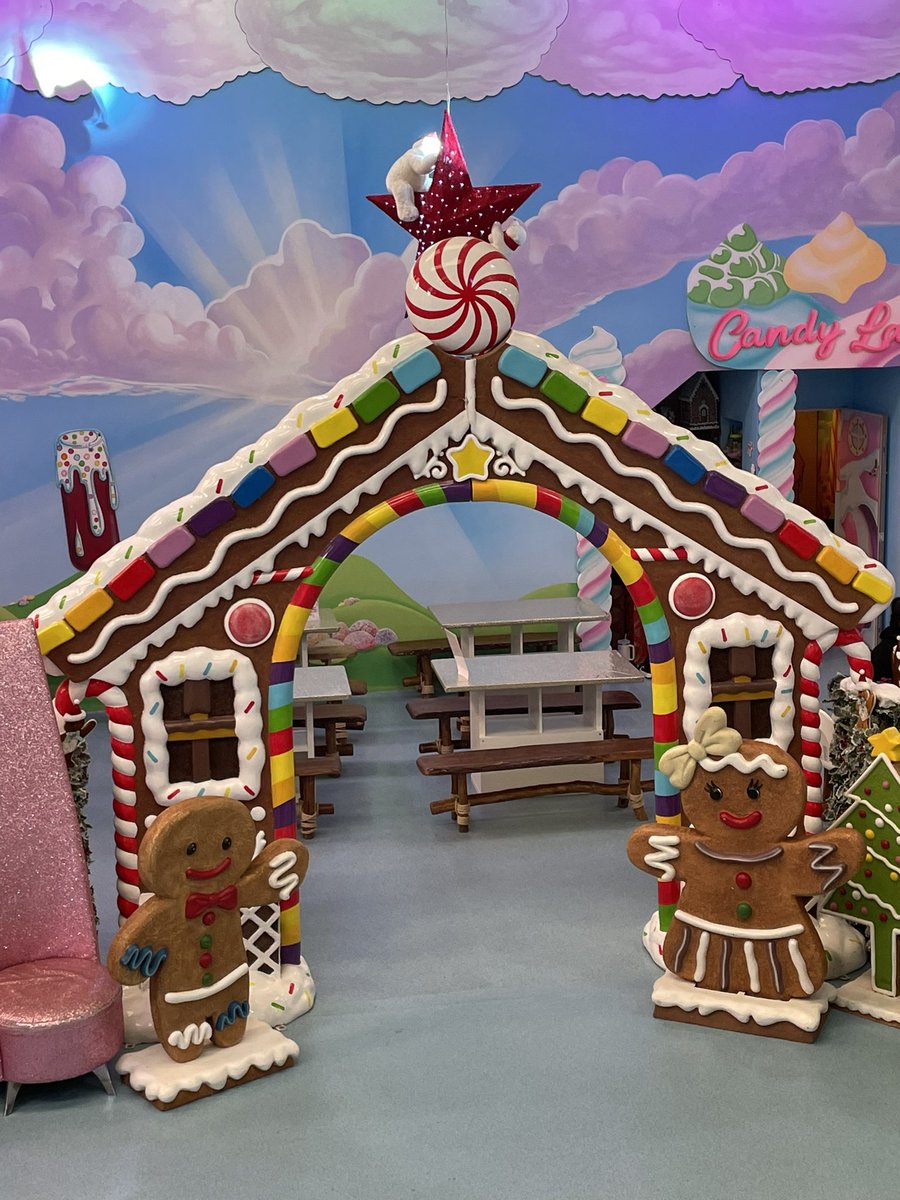 Sharing the joy of Christmas with my lovely little class today thank you to Riverside Hub for making it magical! <a href="/EHPS_primary/">East Hunsbury Primary School</a> #brilliant
