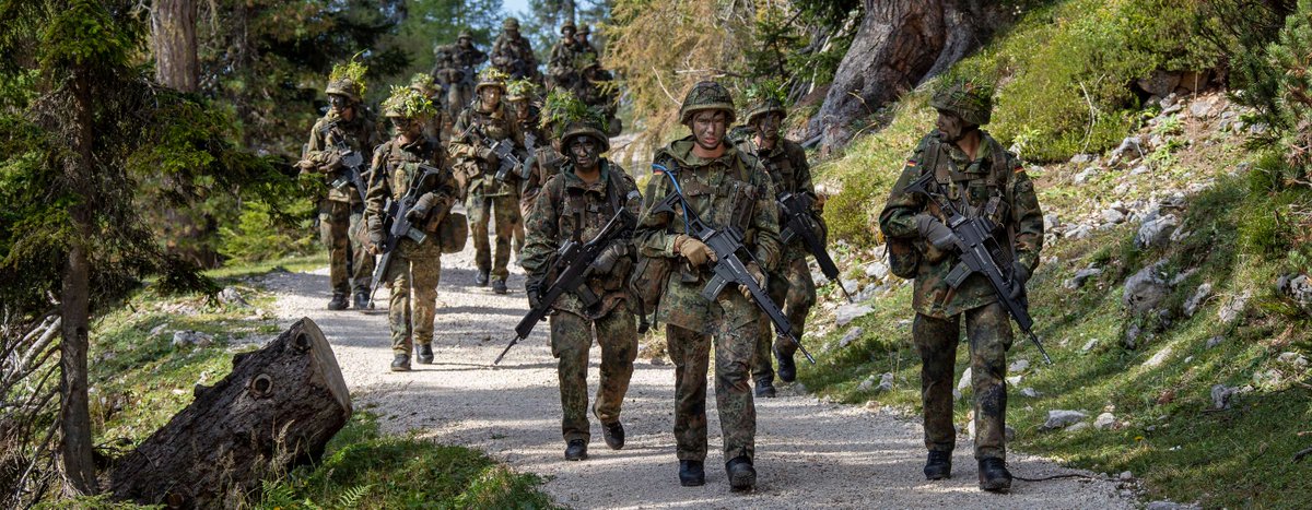 bundeswehrInfo's tweet image. Begriffe wie Kompanie, Geschwader oder Zug gibt es im zivilen Sprachgebrauch nicht oder nur in einem anderen Zusammenhang. Wie nennt die #Bundeswehr also die verschiedenen organisatorischen Größen und was bedeuten sie? ▶️ bundeswehr.de/de/ueber-die-b…
#Zahlen #Daten #Fakten