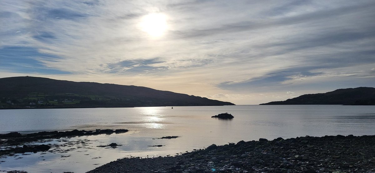 CarolPMurphy's tweet photo. A very short walk at lunch &amp;  a gentle yoga class this evening. . Always love the view when I finish the clasd 🙌 🧘‍♀️ 🙏 #365daysofwalking 
#365daysofmusic 
Heard this great track on the @johncreedon show this evening 👌 🎶 🎵 
https://t.co/qlm5EQCnXF https://t.co/PKYu8ydVSX
