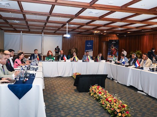 EscobarSanlucas's tweet photo. Hoy, Ecuador asume la Primera Vicepresidencia de CONSUDE, Este es un gran paso para fortalecer el deporte escolar en la región. Además, ¡Ecuador será sede de los Juegos Escolares Sudamericanos 2026! Un honor que nos reafirma como referente en el deporte formativo sudamericano. https://t.co/WzcZh2CNNt