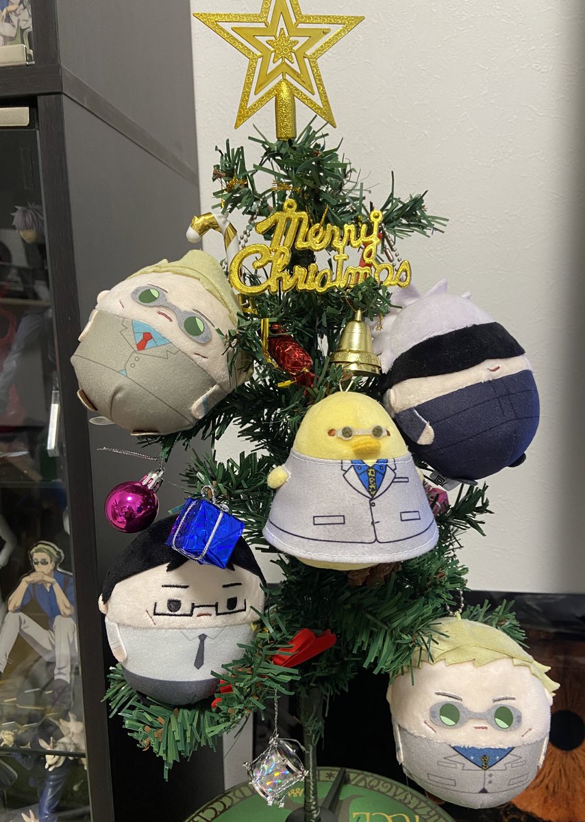 nagisan_106's tweet photo. 念願の推しツリーが出来た(T▽T)✨
これ隣に置いてシュトーレンをかじ…切り分けよう(^q^*≡*^p^) https://t.co/4739mgpnrv