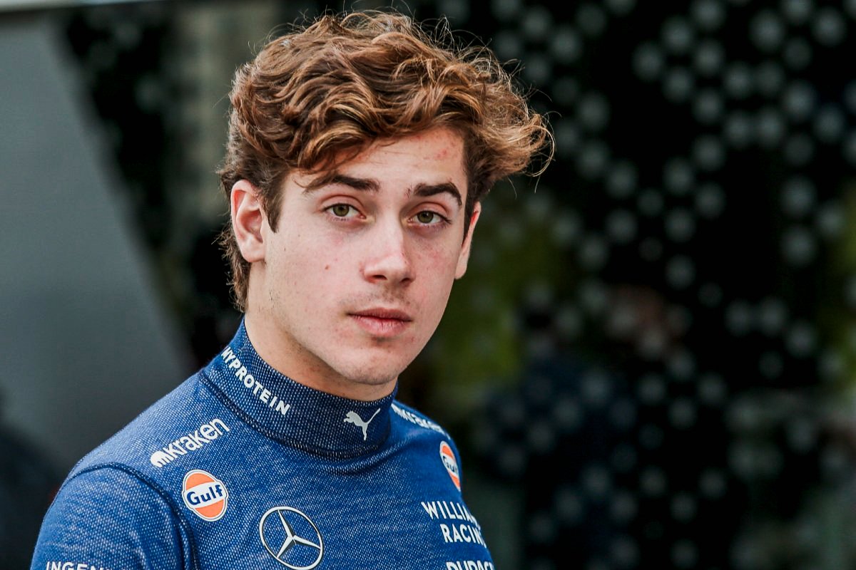 De F3 a F1 en un año, llegó a mitad de temporada y muchos decían que no estaba listo. No solo Revolucionó la categoria, también hizo dudar a muchos equipos por más que los asientos ya estaban casi todos confirmados.

Si este es el inicio, el futúro es prometedor. 🇦🇷💫