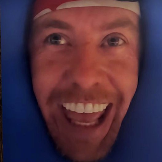 bridiemia_'s tweet photo. Obsessed with how delighted Danny is to be a pencil #ImACeleb https://t.co/JcAj5wd6G2