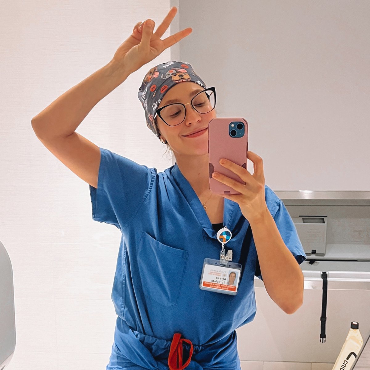 FIUMedicine's tweet image. Panthers in the OR! 🐾 M4 Alyssa Pereslete completed her sub-internship in surgical oncology with CO2016 alum Dr. Sara Grossi, a breast surgical oncologist at @UCSDHealth. Small world!
#FIUMed #Oncology #Alum