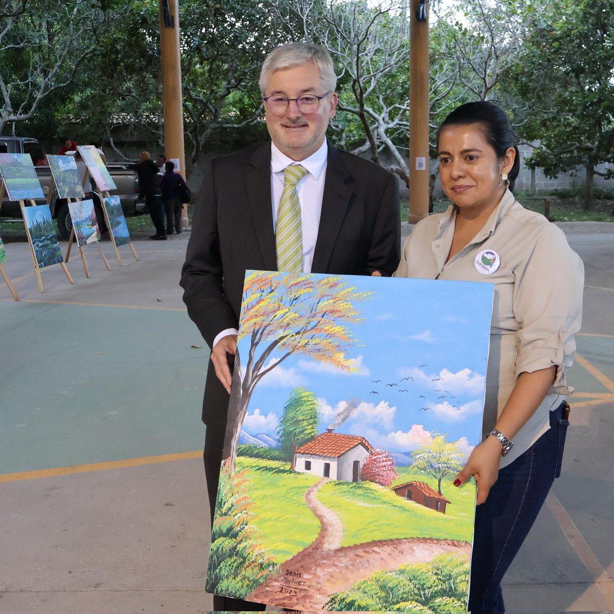 #AireLimpioHonduras | Junto con <a href="/sustentahn/">Sustenta Honduras</a>, alegria de inaugurar una estación de monitoreo para medir la calidad del aire en #Lamani, dpto de Comayagua. 

Felicidades 👏🏻 Sra Alcaldesa Nelly Bonilla por su compromiso por el medio ambiente, y su gestión ejemplar de los residuos.
