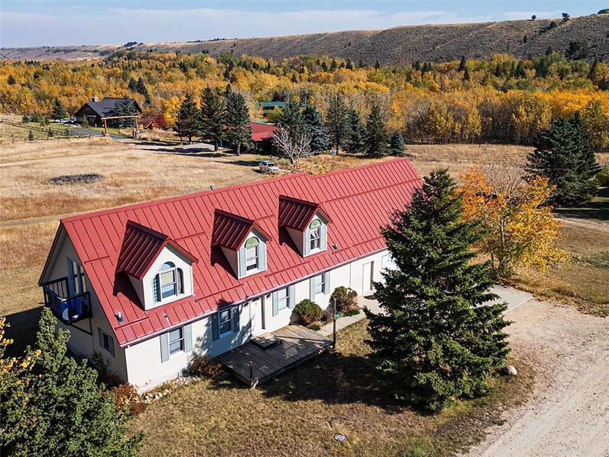 PureWestRE's tweet image. Located just south of #RedLodge, home offers #serenecountryliving on just shy of an acre

3 Elkview, #RedLodgeMT

3 Beds / 3 Baths / 2,352 Sq Ft
MLS# 349902 / $495,000

Contact listing agent Korynne Kern - 406.591.2160

buff.ly/3AYzIJZ

#PureWest #Christies #Residential