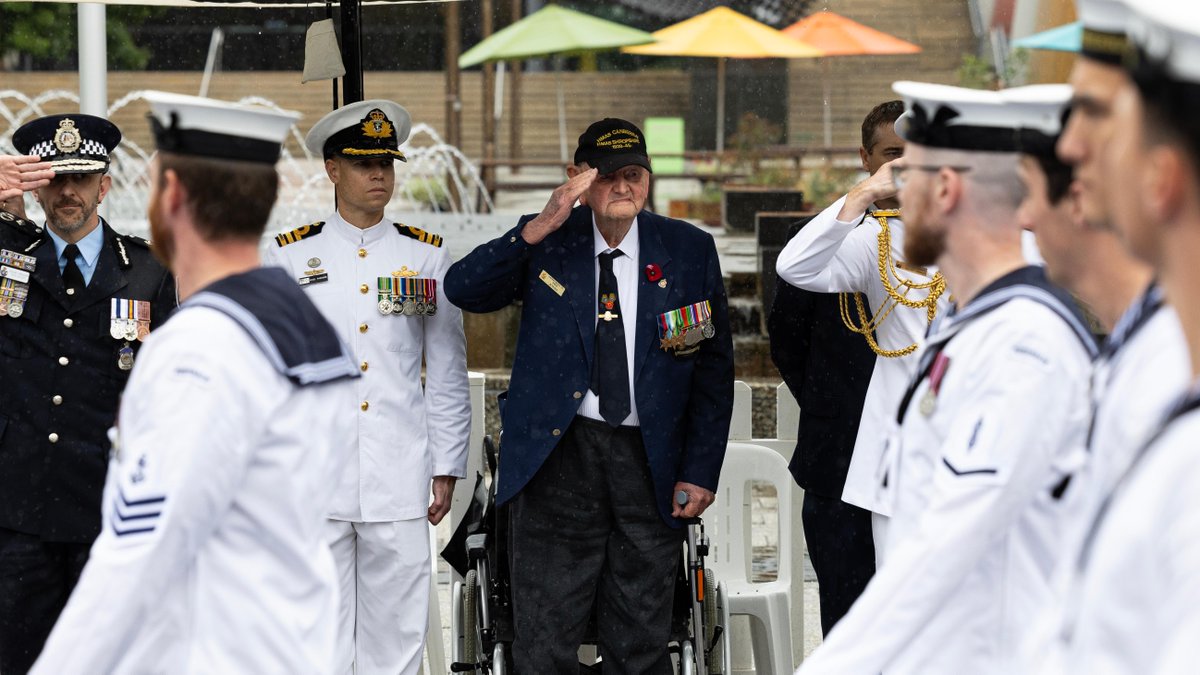 Australian_Navy's tweet photo. On Saturday #HMASCanberra (III) exercised its Freedom of Entry through the city centre of Canberra, with 260 of the ships crew, navy band and cadets joining the march. HMAS Canberra (I) survivor watched on speaking with #AusNavy members. https://t.co/ZloCQ9AINP