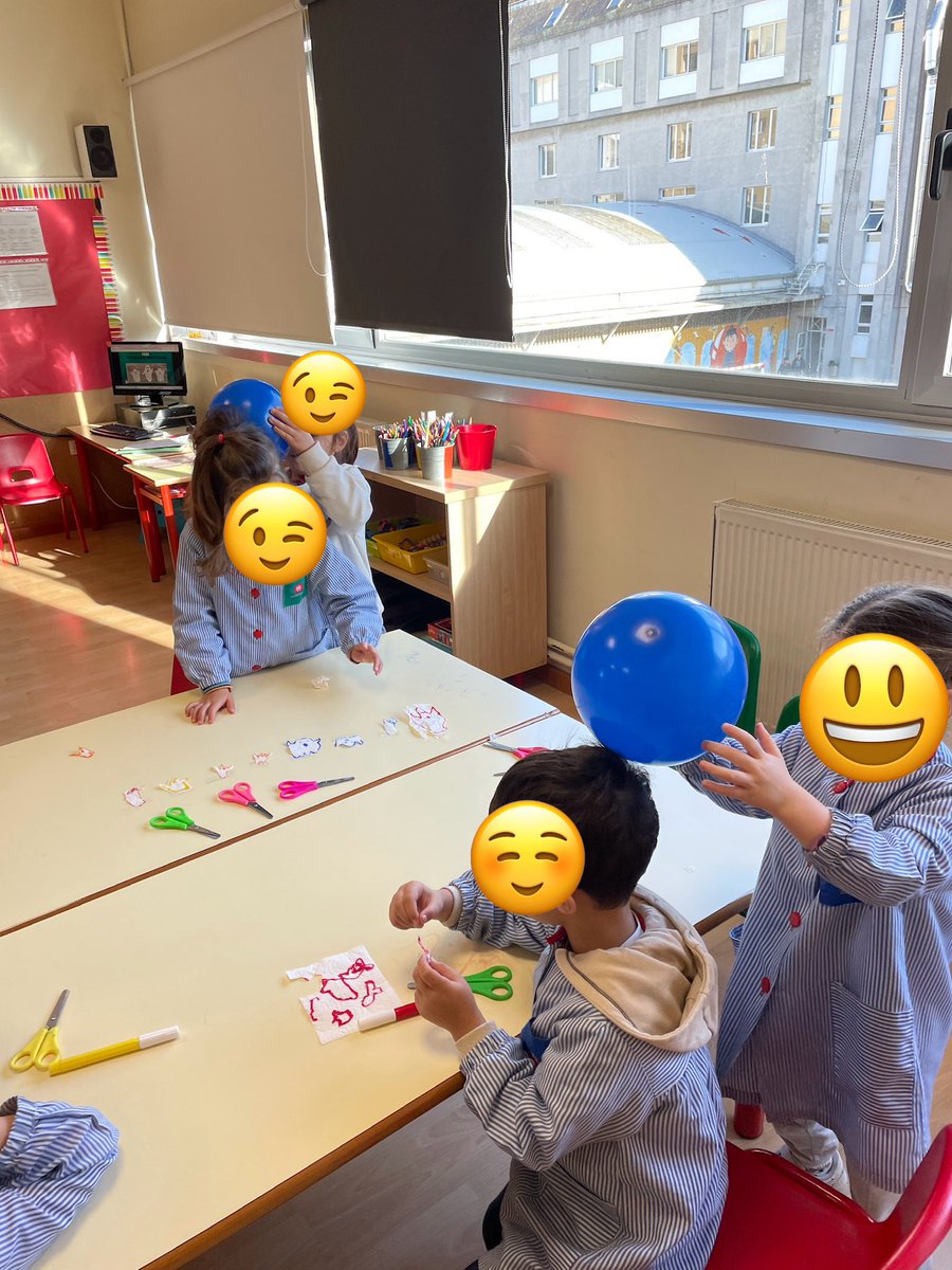 MariaLuzFdez's tweet photo. Scientific environment. Authentic scientists, my little students already emulate Albert Einstein. Static electricity,because science is fun!! https://t.co/oBNmdcIgTM