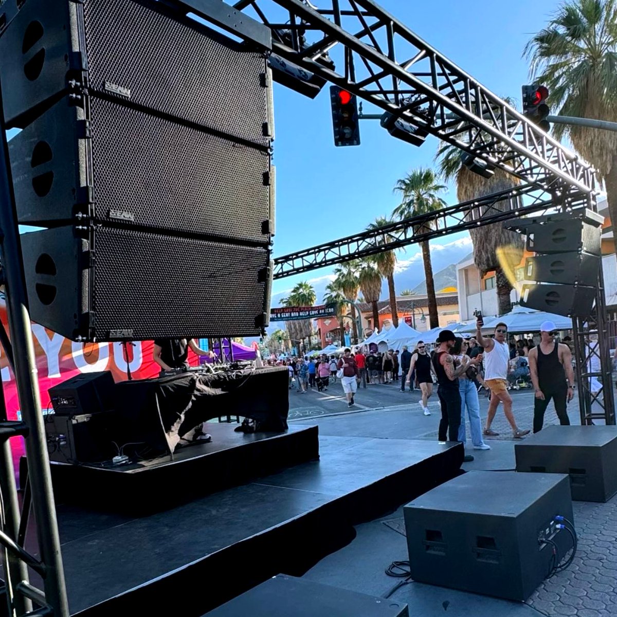 easternacoustic's tweet photo. Mercado Tech Solutions with an awesome deployment of KF210 loudspeakers and RS218 subwoofers for DJ Pride Stage in Palm Springs, CA.
#EAW #portablespeakers #djsoundsystem #loudspeaker https://t.co/HQrrbCw60w