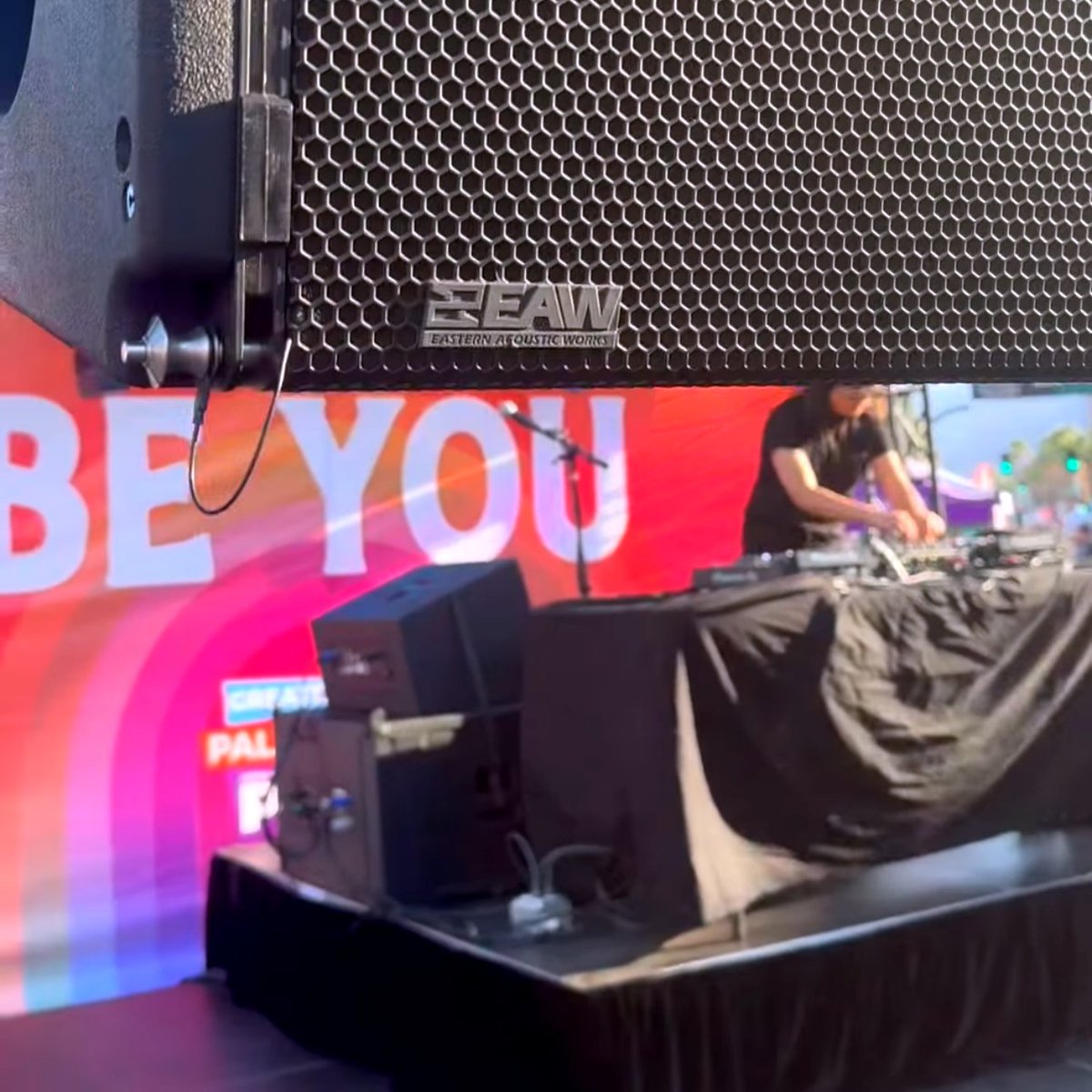 easternacoustic's tweet photo. Mercado Tech Solutions with an awesome deployment of KF210 loudspeakers and RS218 subwoofers for DJ Pride Stage in Palm Springs, CA.
#EAW #portablespeakers #djsoundsystem #loudspeaker https://t.co/HQrrbCw60w
