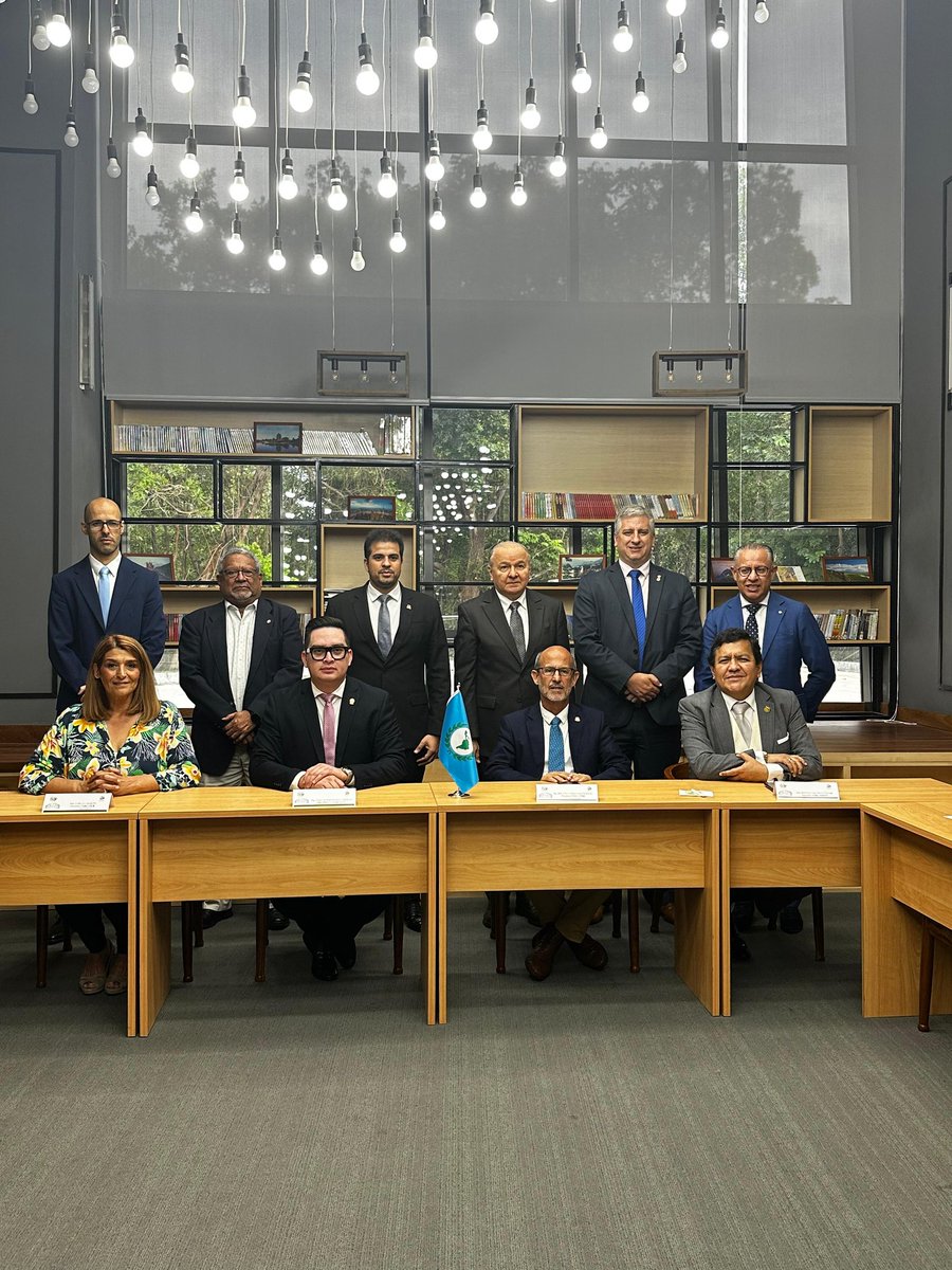 Parlamento MERCOSUR (@parlasur) on Twitter photo #AHORA 🤝 Presidente del <a href="/PARLACEN/">PARLACEN</a> <a href="/CarlosHdez_SV/">Carlos Hernández</a> asume como Copresidente del Componente Latinoamericano de #EuroLat, conformado por Representantes de los Parlamentos Regionales <a href="/Parlatino_org/">Parlamento Latinoamericano y Caribeño</a> @parlacen @parlasur y <a href="/Parlandino/">Parlamento Andino</a> #AHORA 🤝 Presidente del <a href="/PARLACEN/">PARLACEN</a> <a href="/CarlosHdez_SV/">Carlos Hernández</a> asume como Copresidente del Componente Latinoamericano de #EuroLat, conformado por Representantes de los Parlamentos Regionales <a href="/Parlatino_org/">Parlamento Latinoamericano y Caribeño</a> @parlacen @parlasur y <a href="/Parlandino/">Parlamento Andino</a>