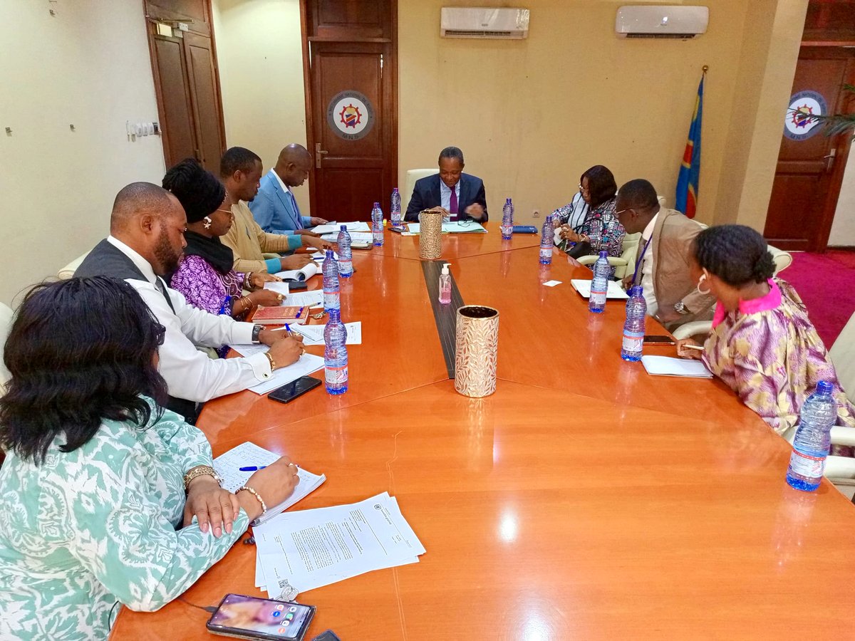 Lundi 02 Décembre 2024, Son Excellence Monsieur le Coordonnateur du MNS, a reçu en audience l'équipe des Experts internationaux du Haut Commissariat des Nations Unies aux Droits de l'Homme (HCDH)en mission en RDC du 24 novembre au 04 décembre 2024.