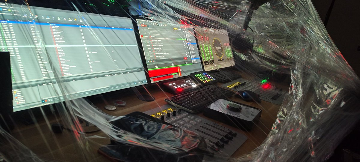 Ingepakt staat netjes! Morgen krijgt de studio een grote opknapbeurt.