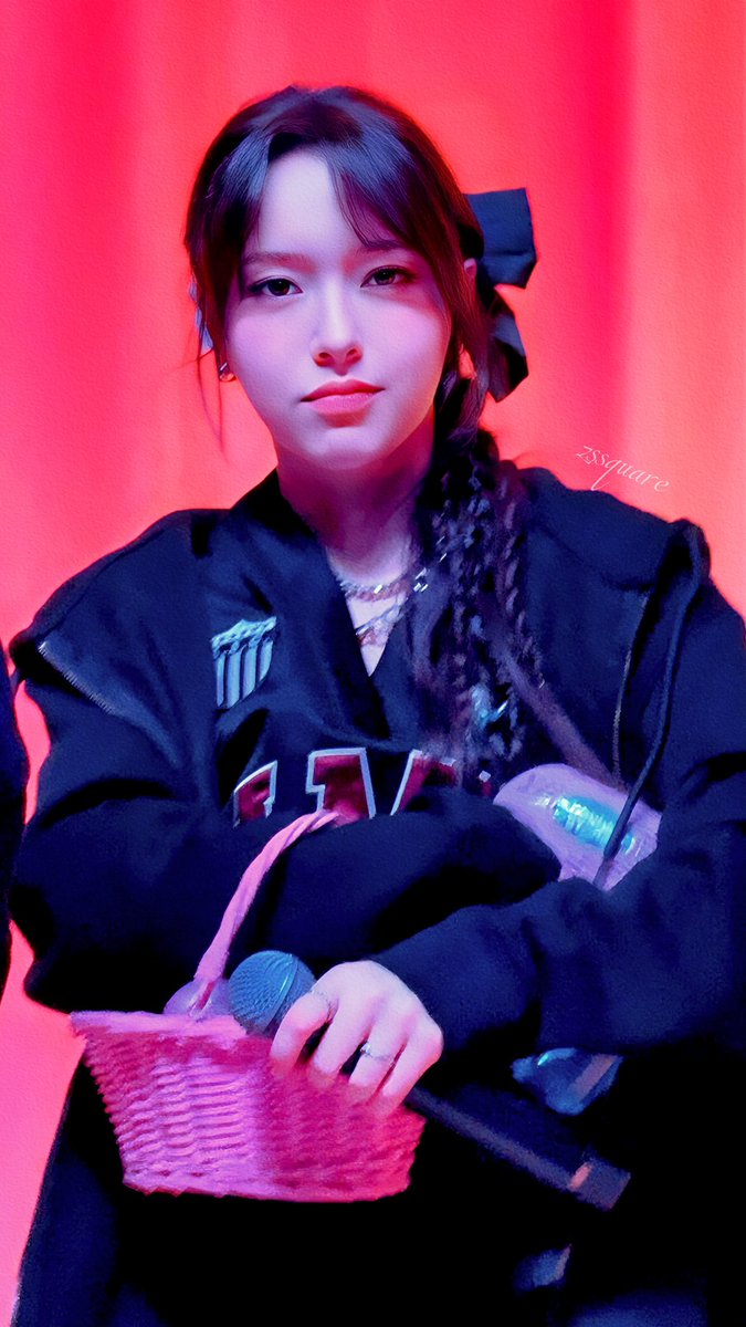 ZsSquare22's tweet photo. 2411129 in LA
Did u hear that?
A Barbie doll just escaped …
#CHANELLEMOON
#FIFTYFIFTYInLA
#LoveSprinkleTour_in_USA
#FIFTYFIFTY
#피프티피프티
#FIFTYFIFTY_WinterGlow
#LoveSprinklewithTWENY https://t.co/87ohkU1BOH
