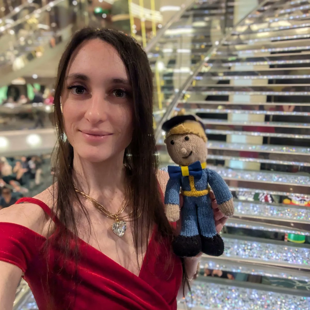 CrazyMCRAngel's tweet image. 🚢 Day 4: Gala evening and meeting the Captain!

📸Compulsory selfie on the Swarozki stairs!
Vault Boy got his cap signed by the Captain!

@MSC_Cruises_UK #mscpreziosa #msccruise #mscpreziosa2024 #mscgalanight #swarovskistairs #swarovski #msccaptain #vaultboy #vaultboyadventures