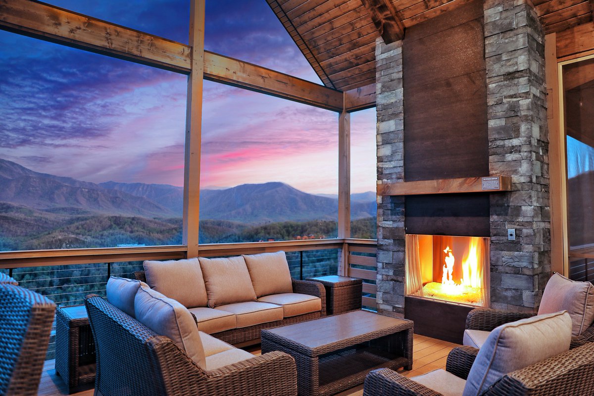 Beautiful outdoor fireplace adorned with Coronado Stone Products Sawtooth Ledge / Mount Vernon! #home #style #design #outdoorliving #fall View more colors - coronado.com/sawtoothledge/