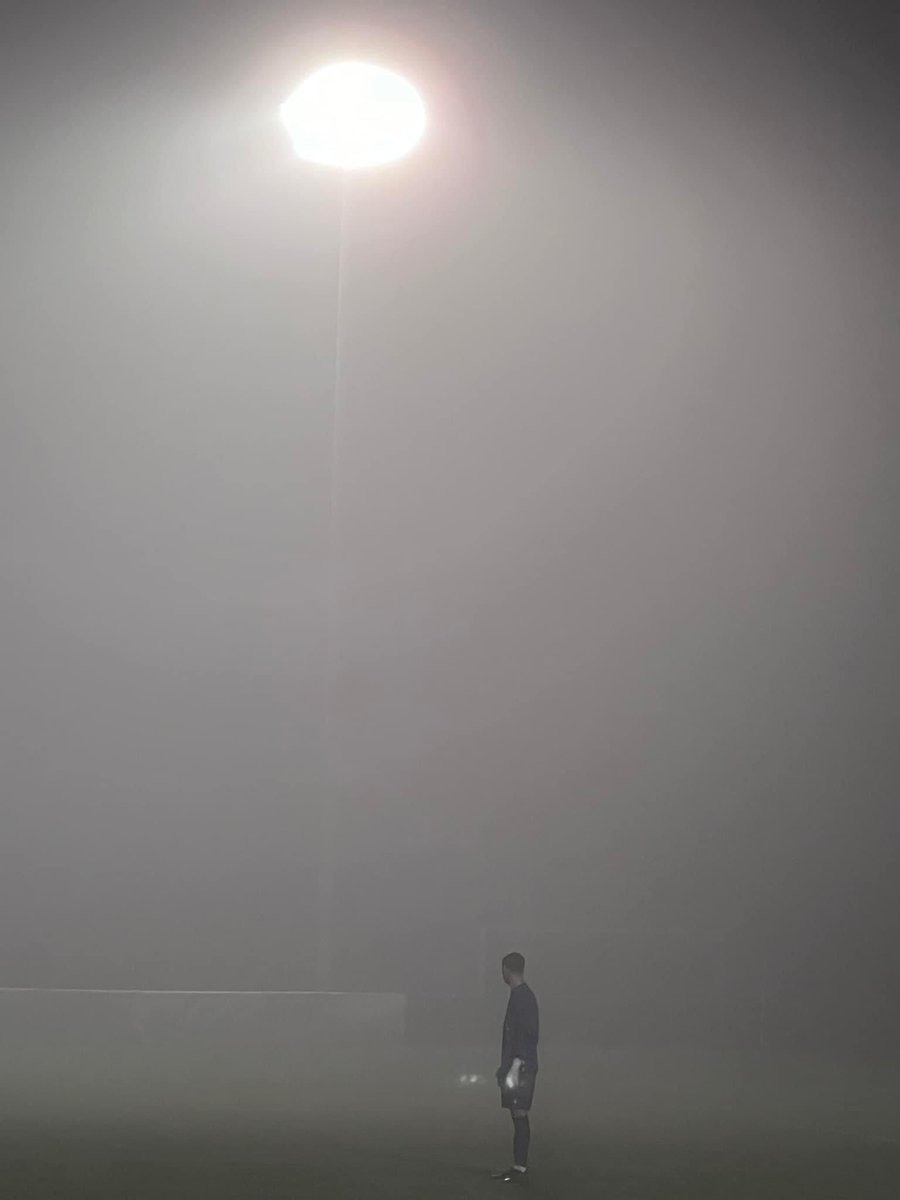 Iconic photos that you just take … <a href="/AlexHobden_/">Alex</a> <a href="/Bexhill_United/">Bexhill United Football Club</a>  … what non league football is all about - great memories - fantastic club - and a superb young goalkeeper who we think the world of 🏴‍☠️🏴‍☠️🏴‍☠️✊✊✊
