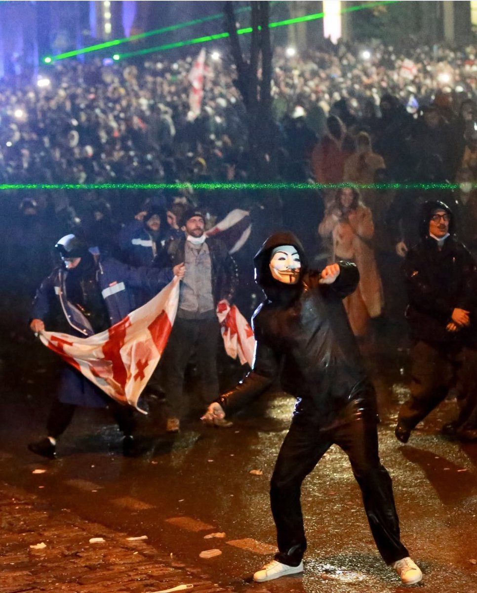 YourAnonCentral's tweet photo. Unknown protestor confronts the pro-russian forces. #georgiaprotests https://t.co/Ce2gXEtZfP