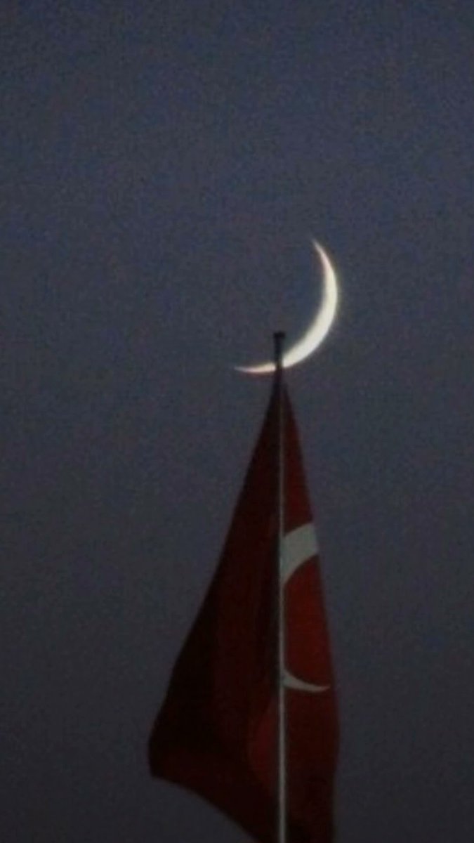 OkayFethi's tweet photo. Bir hilâl uğruna, yâ Rab, ne güneşler batıyor! https://t.co/4LwkII27fI