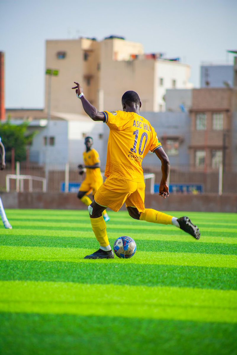 aschlmdakar's tweet photo. Clichés 📸 de la rencontre entre l'ASC HLM CLUB 🆚 l'US GORÉE
Ce dimanche 01 décembre 2024 au Stade Municipal des HLM
#HLMLAADEUK #aschlm #LSFP #football #tanor #kkmdautomobile #federationsen #ÑuDemDieuliko💙💛🤍💙💛 https://t.co/WDoHRk6QuL