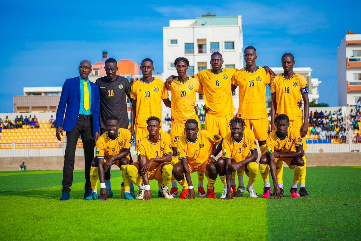 aschlmdakar's tweet photo. Clichés 📸 de la rencontre entre l'ASC HLM CLUB 🆚 l'US GORÉE
Ce dimanche 01 décembre 2024 au Stade Municipal des HLM
#HLMLAADEUK #aschlm #LSFP #football #tanor #kkmdautomobile #federationsen #ÑuDemDieuliko💙💛🤍💙💛 https://t.co/WDoHRk6QuL