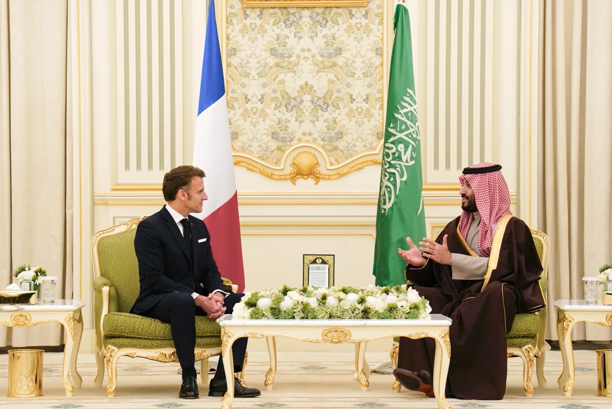 Avec le Prince-héritier d'Arabie saoudite Mohammed bin Salman, nous signons ce soir un partenariat stratégique.

Transition énergétique, défense, mobilités, culture et bien plus : nous allons multiplier nos coopérations dans tous les domaines.
