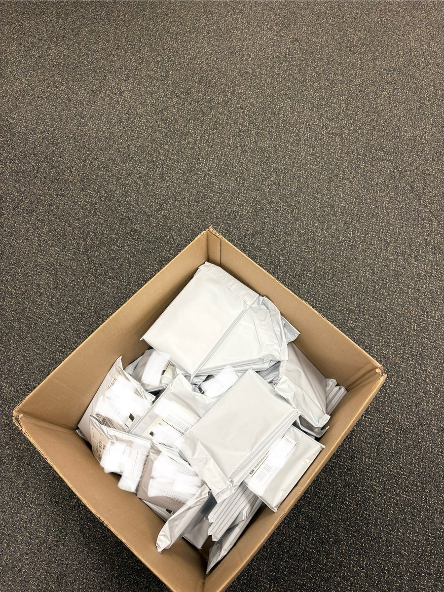 CookingCashflow's tweet photo. You know it’s been a great few days when the ups worker sighs as you walk in 😂🤑 https://t.co/VvwDo2mQa9
