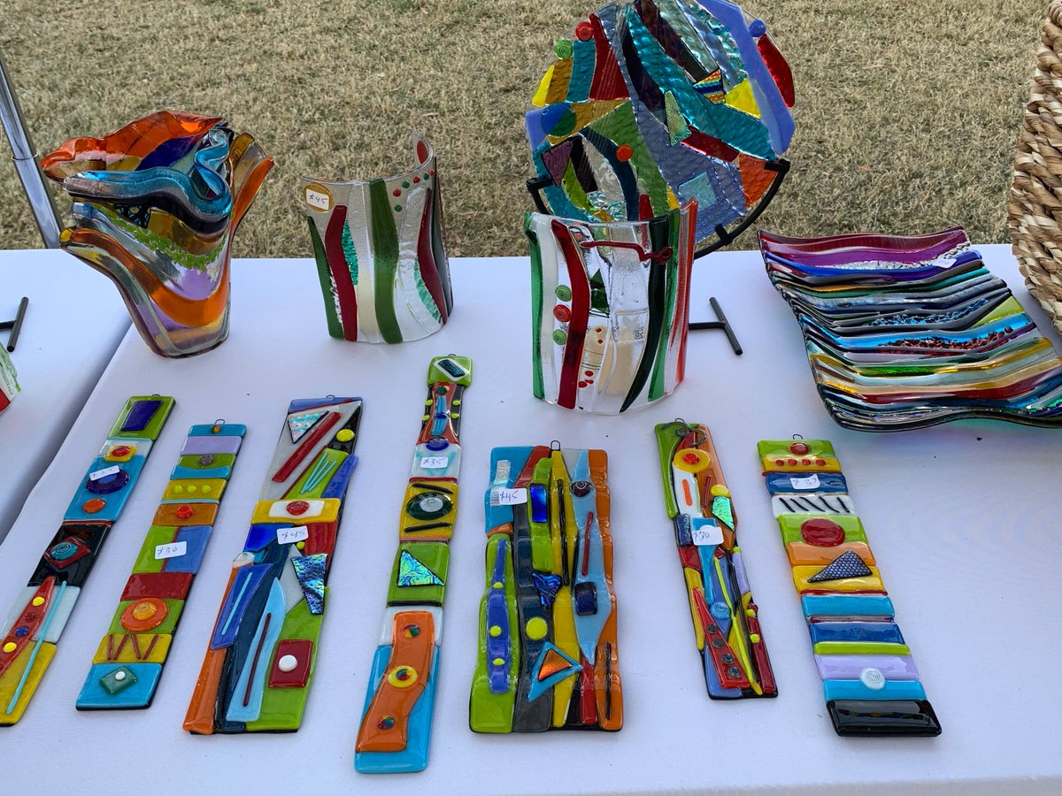 GiftOasis's tweet photo. These vibrant, handcrafted glass art pieces are sure to bring smiles. Perfect for adding a splash of personality to your home or giving as a colorful gift. 
Made by Janet Place Glass Designs in Pittsboro, NC.
https://t.co/8BftMx96tq

#MadeInNC #NCArtisan #shopsmall https://t.co/frOYptAkb7