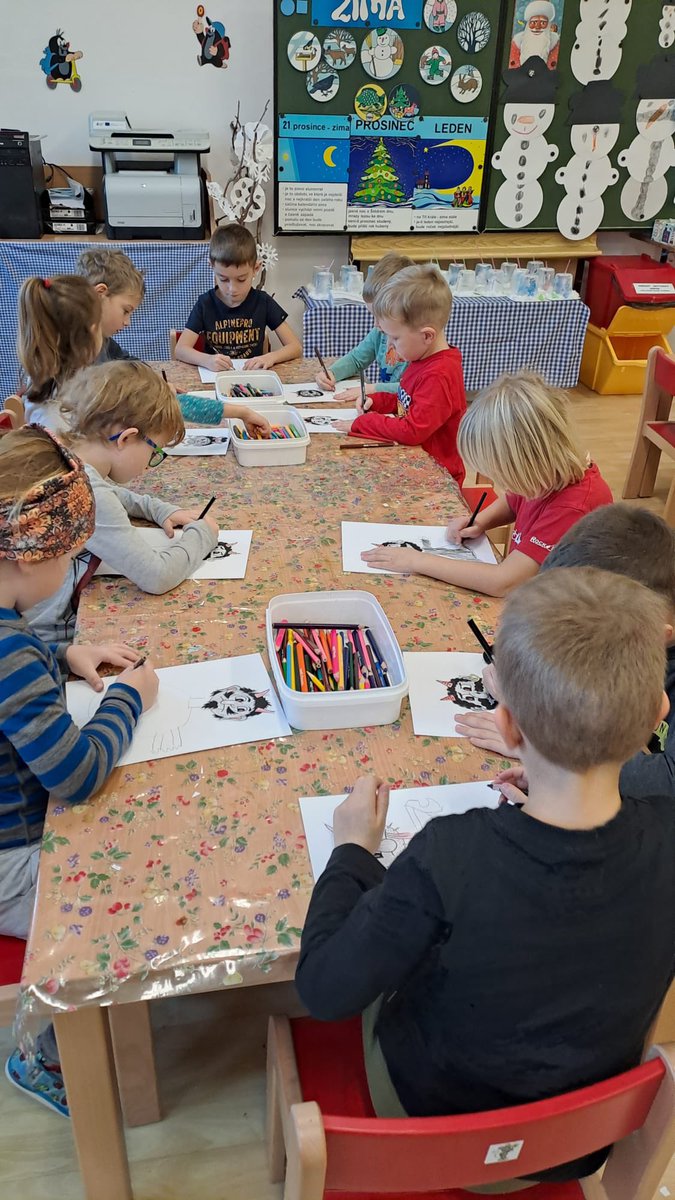 skolamachov's tweet image. ADVENT 🎄☃️❄️
Vánoční stromeček ve 2. třídě a tvoření u ježečků.
#skola #skolka #advent #tvoreni #stromecek #school #kindergarten #creating #tree #christmas #christmastree