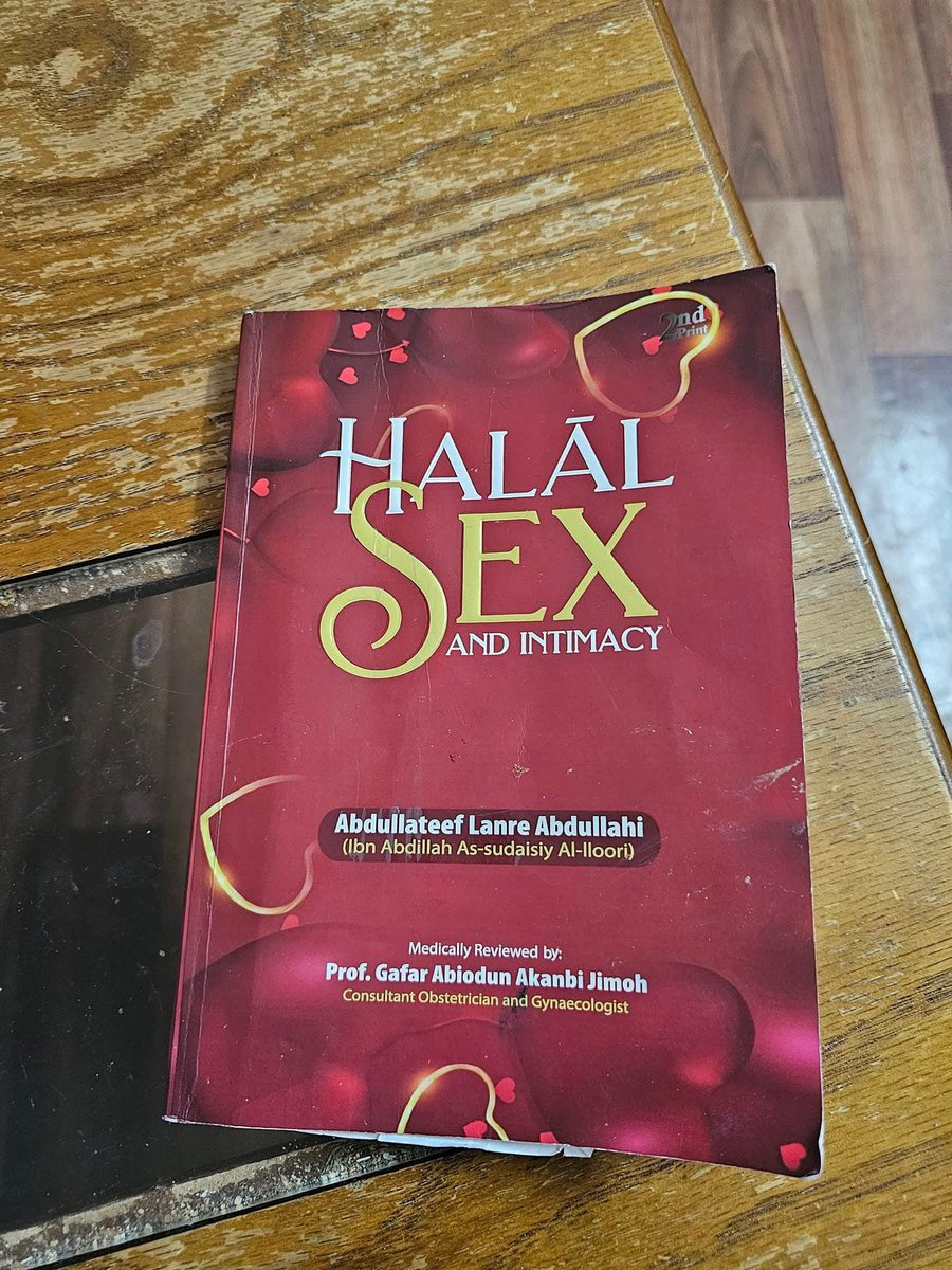 offlinestrangr's tweet photo. Caught someone reading this book🤣🤣🤣 https://t.co/gpMYcL8io9