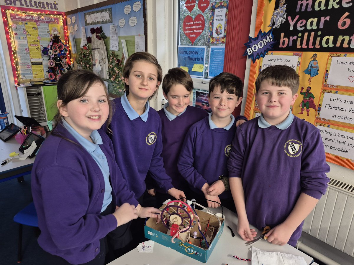 CCCRPrimary's tweet photo. The ferris wheel project is coming on! We definitely have future engineers in year 6 #cccrdt https://t.co/nDcBdiGPnG
