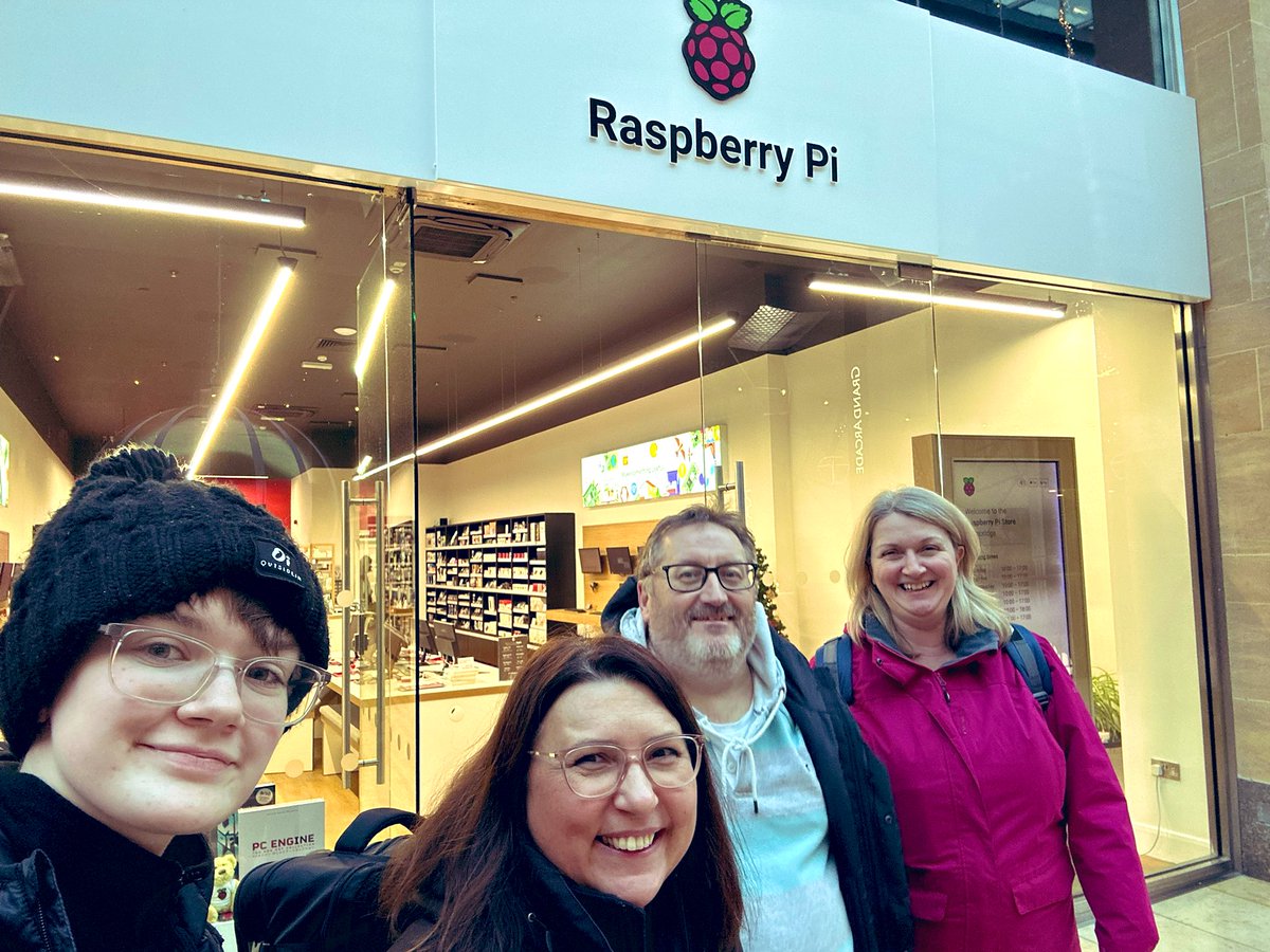 CoderDojoBanb's tweet image. Great weekend in Cambridge getting ideas for all our ninjas. Pilgrimage to the @Raspberry_Pi store & then #ClubsCon24 jam packed with fun, creativity & the best bunch of people from @RaspberryPi_org @coderDojo & @CodeClub you could ever wish to spend time with. Thank you!❤️🖤💚