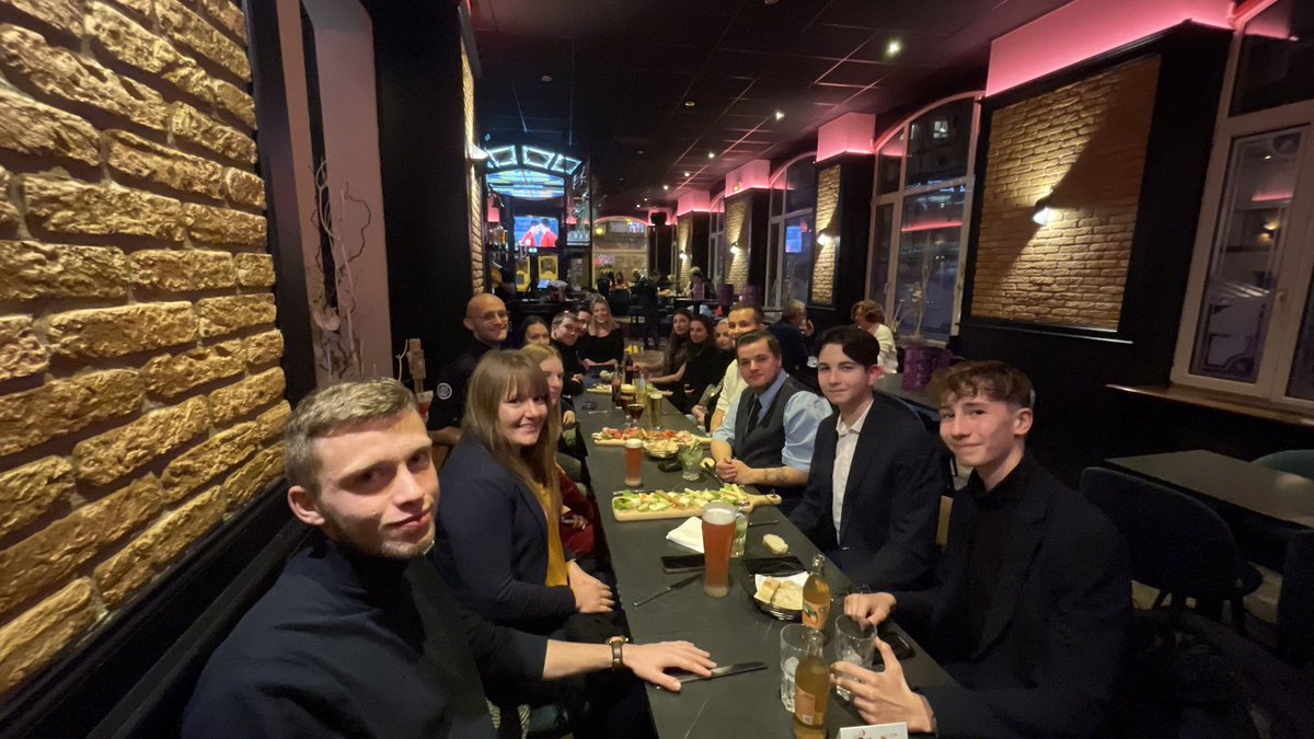 RnjMoselle's tweet photo. Samedi le RNJ Moselle était présent à la séance de dédicace de @J_Bardella à #FreymingMerlebach. S’en est suivi un beau moment de cohésion entre jeunes adhérents et sympathisants du @RNJ_off ! De belles rencontres et de sympathiques échanges toute la journée 🇫🇷
@RNational_off https://t.co/GLCDj79vib