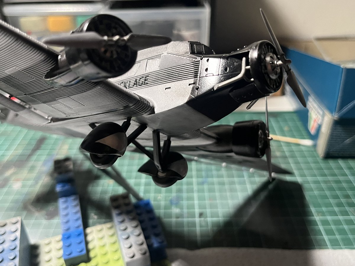 KTMatjOliva's tweet photo. Engines and wheels and aircraft under flat warnish. #scalemodel #scalemodeller #junkers #engines #jffscalemodels https://t.co/Jz4oAcnrba