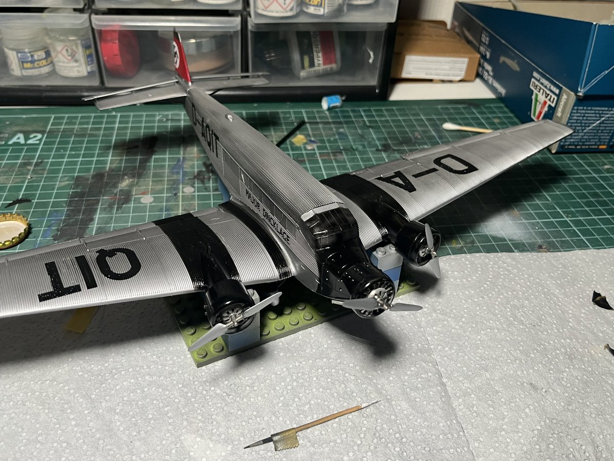 KTMatjOliva's tweet photo. Engines and wheels and aircraft under flat warnish. #scalemodel #scalemodeller #junkers #engines #jffscalemodels https://t.co/Jz4oAcnrba