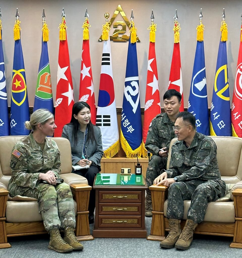Brig. Gen. Katherine Trombley, <a href="/9thMSC/">9th Mission Support Command</a> commander, met with Gen. Ko, Republic of Korea Army’s 2nd Operational Command commander, on Nov. 18. Gen. Ko expressed his appreciation for the #9thMSC support provided by the 658th Regional Support Group on the Korean Peninsula.
<a href="/USArmy/">U.S. Army</a>