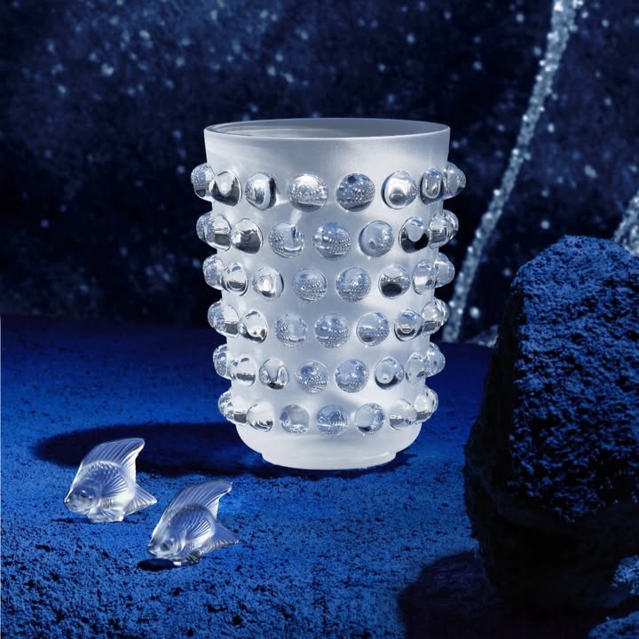 In dream visions, cosmic and surreal, the Mossi Vase, with its constellations of 96 cabochons, is unbound by the rules of reality.

go.lalique.com/holidays

#LaliqueHolidays