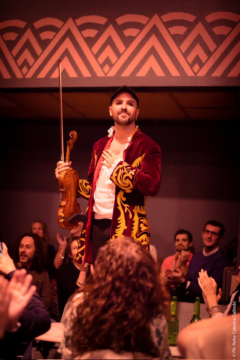 Todo lo que sucedió el pasado lunes quedará en mi memoria para siempre.
Cada canción, cada mirada cariñosa, cada abrazo emocionado, cada gesto de complicidad.
GRACIAS  a todxs por venir. 
¡Tengo el mejor público del mundo!
❤️‍🩹

📷 Maravillosa @pandoramusicphoto