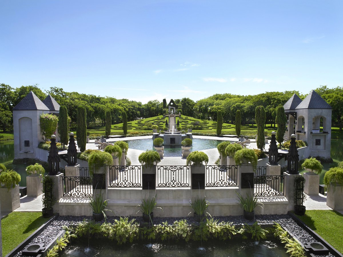 Zillow Gone Wild 🏡 tweet media